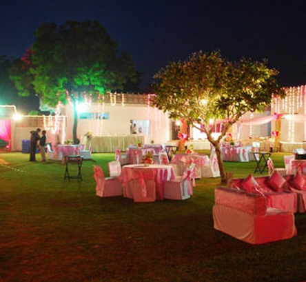 fun-lighting-ideas-to-brighten-up-the-wedding-venue